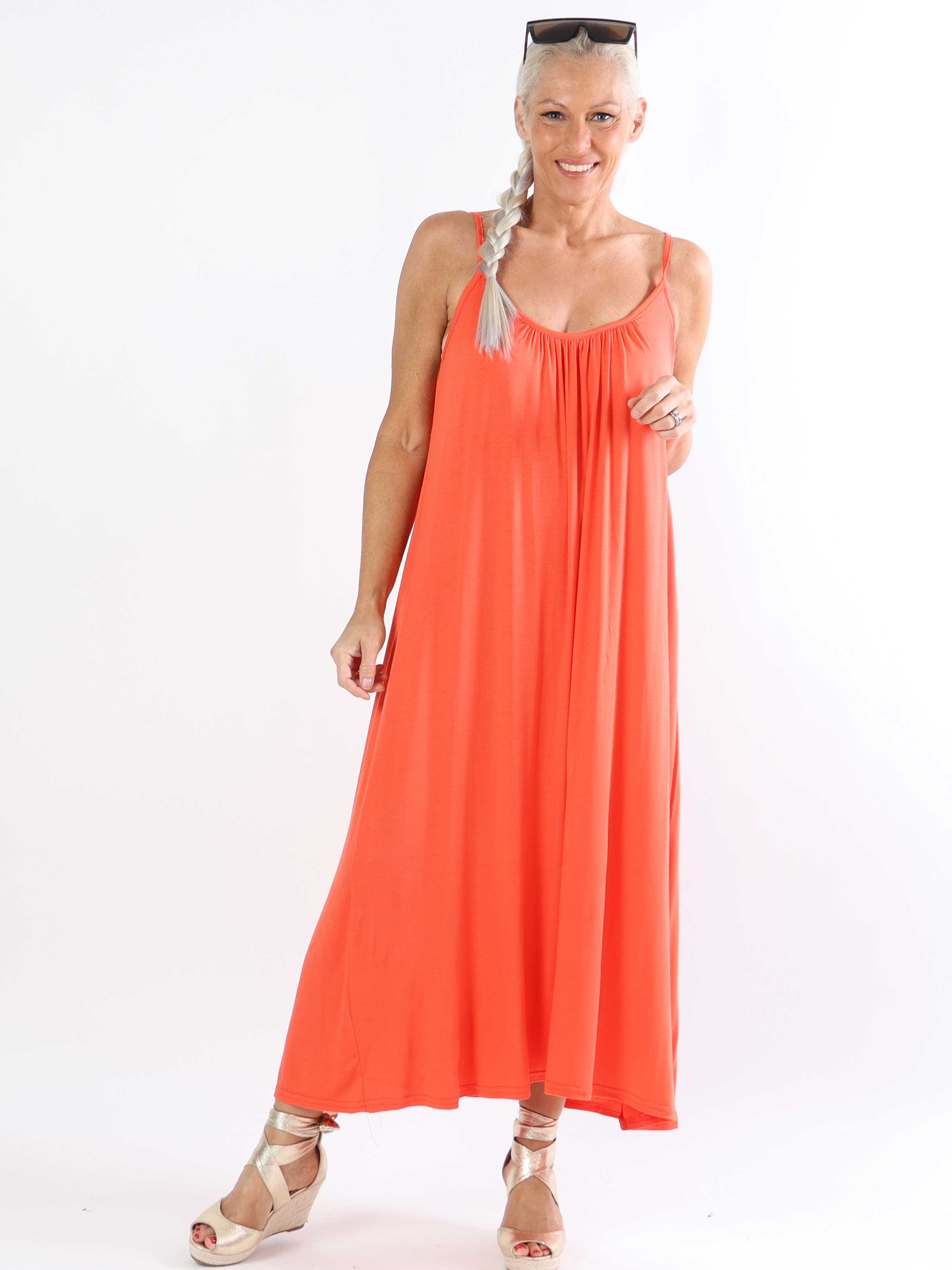 Olivia - Lång plus size-klänning med band i viskos